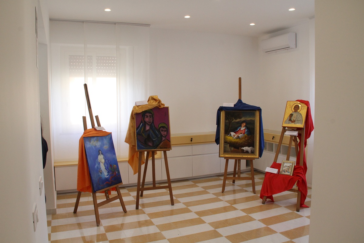 Alcune opere esposte durante la quinta edizione di Natale in Casa Puglisi