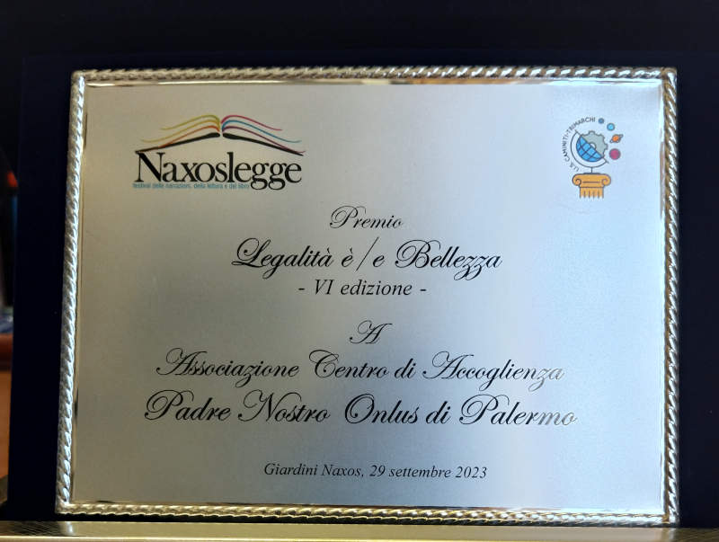 Consegna premio premio 'Legalità è/e Bellezza' al Centro di Accoglienza Padre Nostro presso il Liceo Caminiti di Giardini Naxos