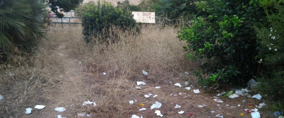 Sesso e degrado tra gli scavi del rione San Pietro �Senza parcheggiatori abusivi sarebbe discarica�