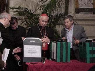 La chiusura con apposizione di sigilli per la consegna di tutti gli atti riguardanti la vita di don Puglisi
