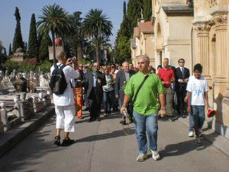 Corteo all'interno del cimitero S. Orsola - preghiera sulla tomba di padre Pino Puglisi