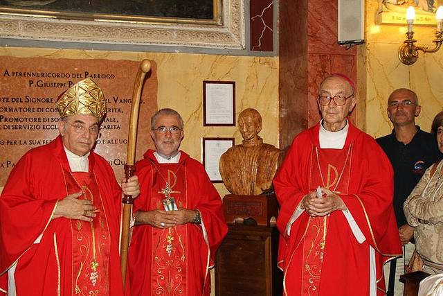 Messa Parrocchia S. Gaetano di Brancaccio: scopertura di un busto ligneo, donato dalla Fondazione Giovanni Paolo II di Fiesole, realizzato dagli artigiani di Betlemme