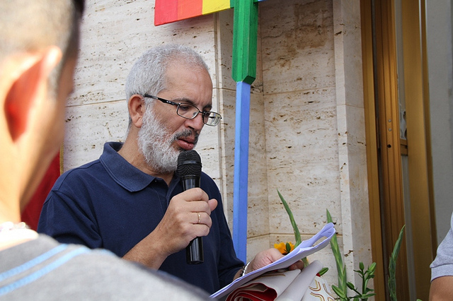 Padre Maurizio Francoforte legge la preghiera 