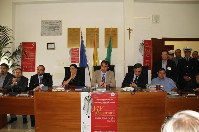 Il Sindaco, Leoluca Orlando, l'Assessore alle attivit� sociali, Agnese Ciulla e il Presidente della II Circoscrizione, Antonio Tomaselli