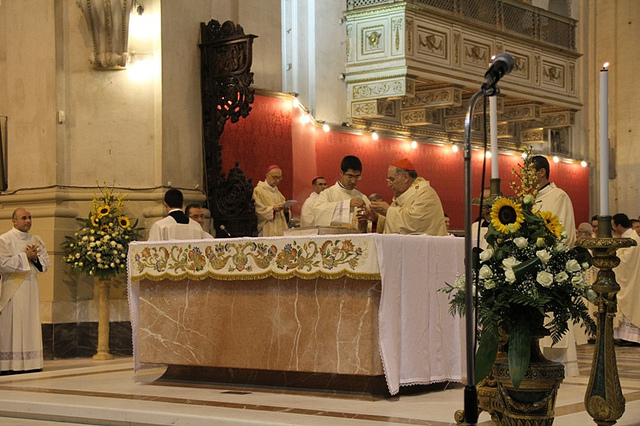 Il cardinale Mons. Romeo in un momento della SS. Messa (Cattedrale di Palermo)