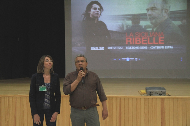 L'educatore, Nicola Sposito, con il vicepresidente del Centro Padre Nostro, Maria Pia Avara 