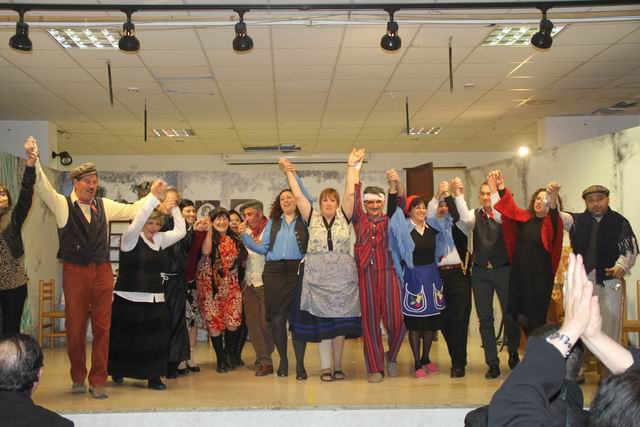 Tutti gli attori della commedia