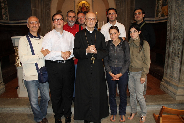 Foto di gruppo con S.Enza Rev.ma Mons. Luciano Giovannetti