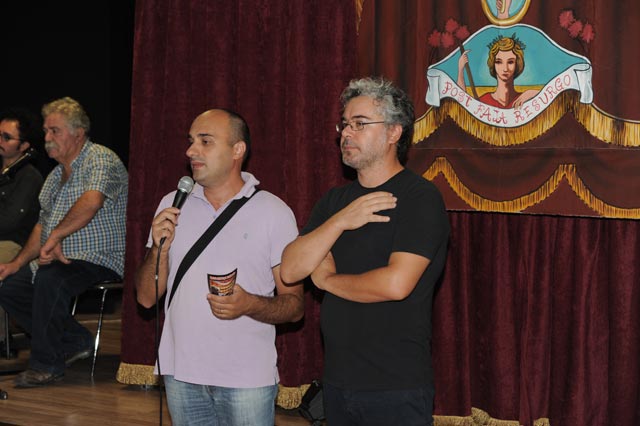 Domenico De Lisi, assistente sociale del Centro Padre Nostro, e Angelo Sicilia, regista dello spettacolo