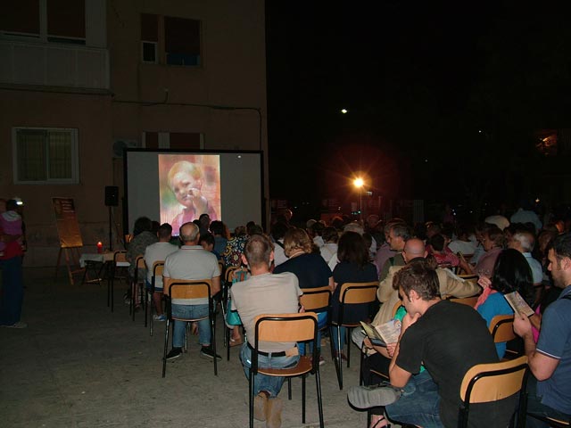 Inizio della veglia a piazzale Anita Garibaldi a cura di Don Luigi Verdi (Comunit� Fraternit� di Romena)