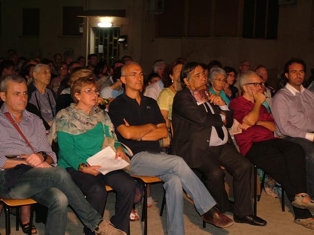 Nella foto, la nipote del Beato Puglisi, Maurizio Artale, presidente del Centro Padre Nostro, Leoluca Orlando, Sindaco di Palermo, don Maurizio Francoforte, parroco di San Gaetano, Antonio Tomaselli, presidente della II circoscrizione