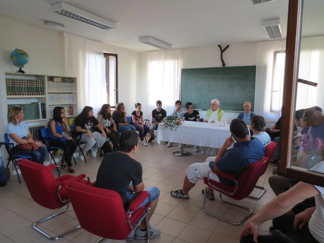 Santa Messa celebrata da don Davide Larice c/o la comunit� Giovanni Micesio a Ribes provincia di Udine