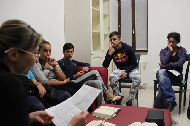 Momento di preghiera dei breviari appartenuti al Beato Giuseppe Puglisi