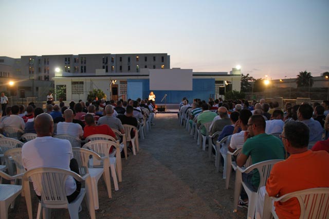 Inizio del concerto nello spazio polivalente del Pagliarelli