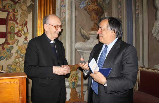 Il Sindaco, Leoluca Orlando ringrazia S.E. Mons. Luciano Giovannetti per l'omaggio ricevuto