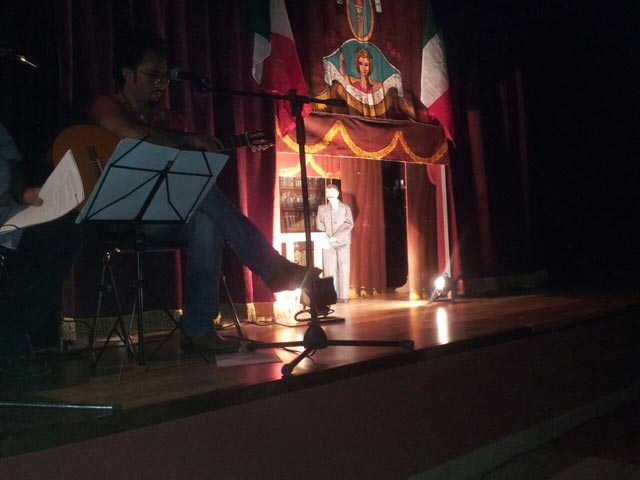 Inizia lo spettacolo...