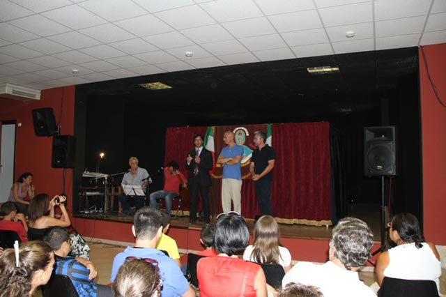 Presentazione a cura di Fabrizio Ferrandelli, onorevole della Commissione Parlamentare Regionale antimafia, Maurizio Artale, Presidente del Centro di Accoglienza Padre Nostro, Angelo Sicilia, Presidente dell�Associazione Culturale Marionettistica Popolare Siciliana