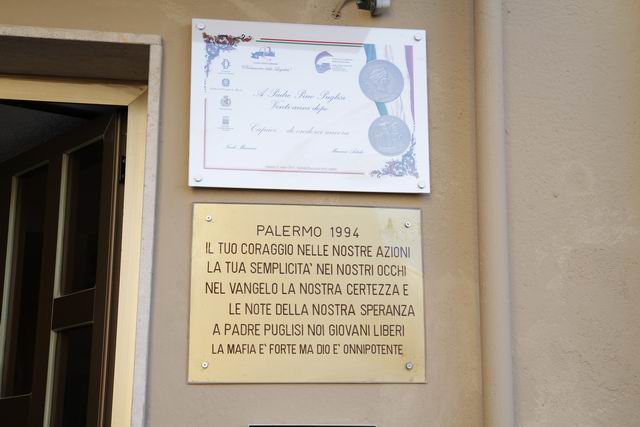 Scopertura di una targa a piazzale Anita Garibaldi a 20 anni dall'omicidio di don Pino