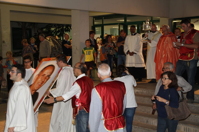 Inizia la processione verso la parrocchia San Gaetano - Maria SS. del Divino Amore