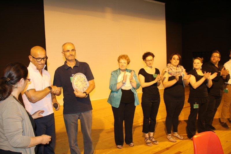 Francesco Puglisi, fratello del Beato Giuseppe Puglisi, Maurizio Artale, Presidente del Centro Padre Nostro, Elisabeth Smith, Presidente dell�Associazione Operalaboratorio, riceveno doni dai detenuti