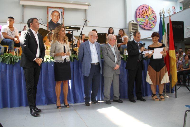 Alcuni momenti durante la premiazione con la consegna di n.10 borse di studio