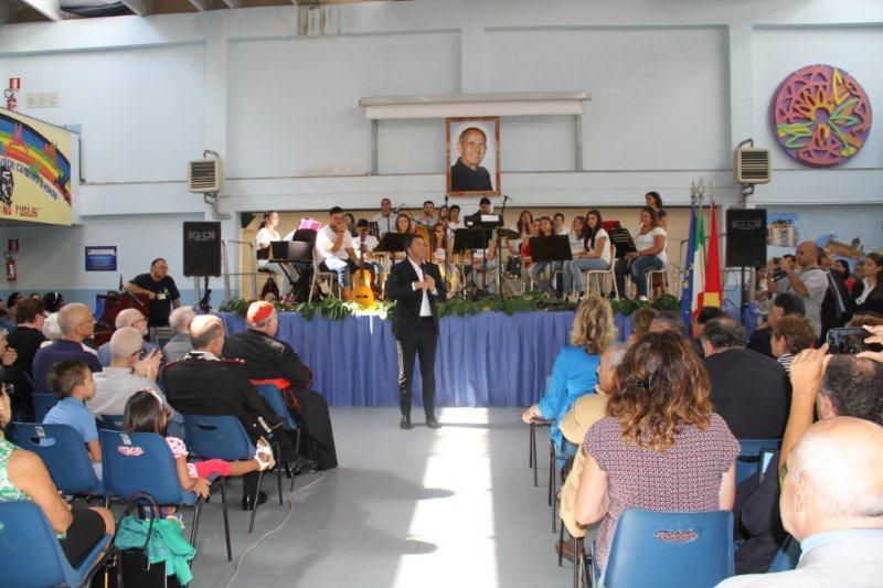 Il presidente del Consiglio dei Ministri, Matteo Renzi, parla a tutta la comunit� di Brancaccio