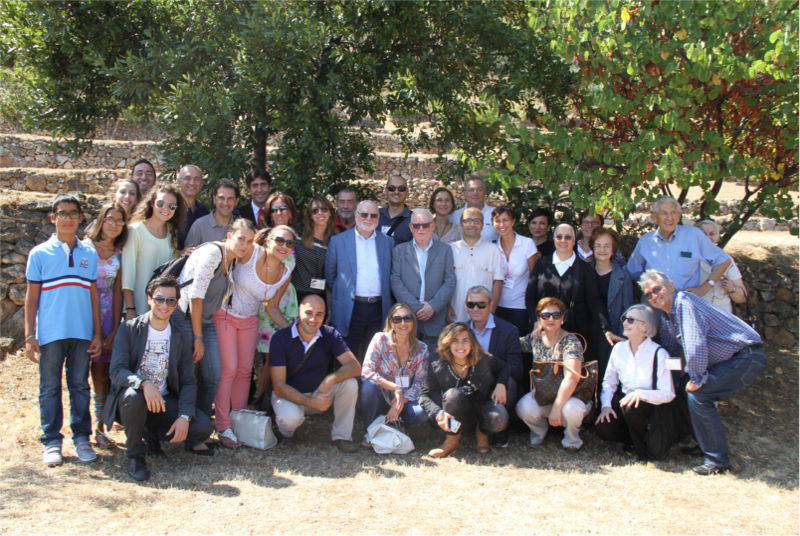 Foto di gruppo di tutti i volontari del centro di Accoglienza Padre Nostro con i familiari del Beato Giuseppe Puglisi e Suor Eliana Massimi