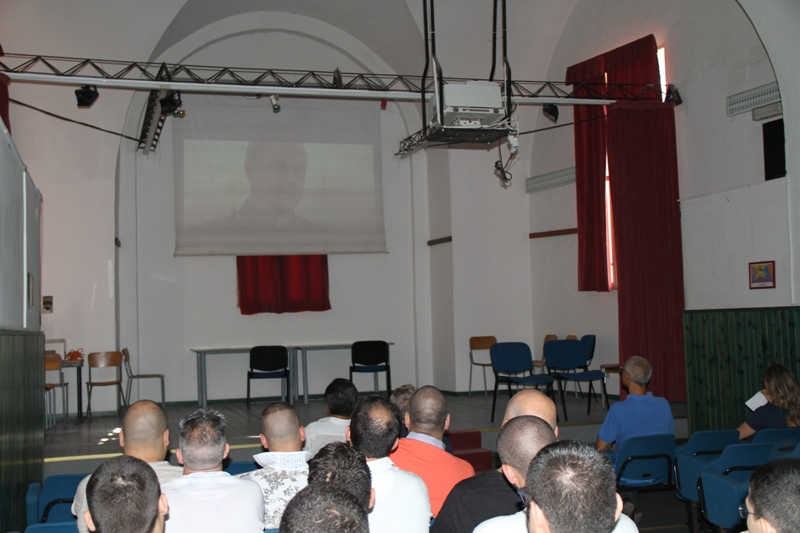 Un momento della proiezione del film ALLA LUCE DEL SOLE del regista Roberto Faenza