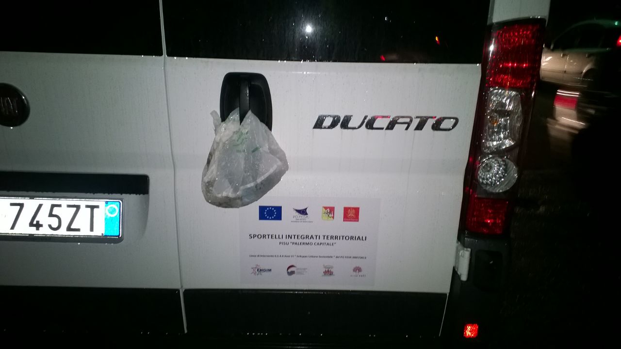 Atto intimidatorio al Centro Padre Nostro. Danneggiata l'auto di una volontaria