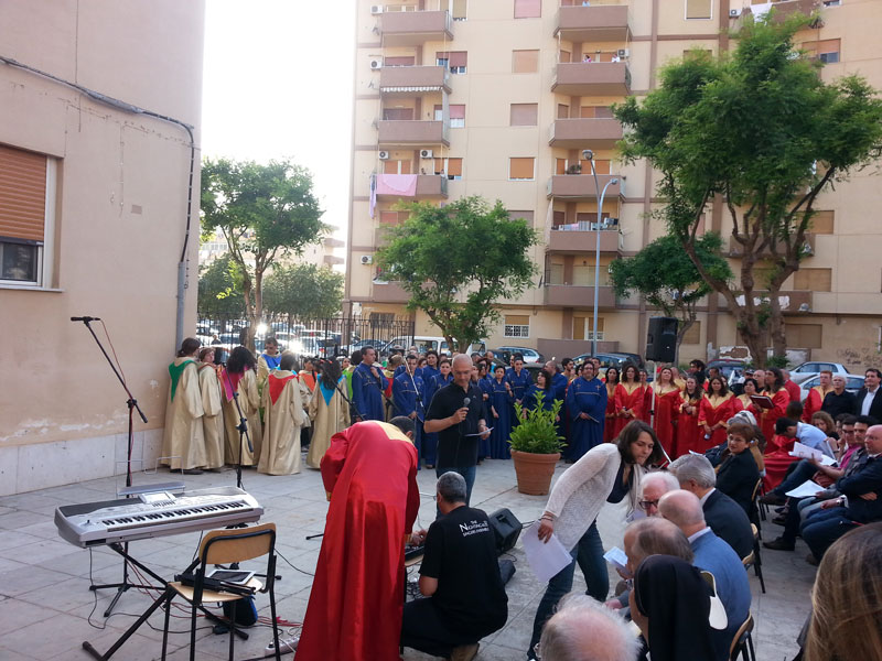 Maurizio Artale, presidente del Centro di Accoglienza Padre Nostro, apre la manifestazione