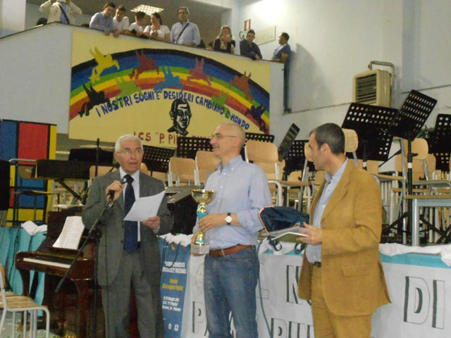 Maurizio Artale consegna i premi ai primi classificati