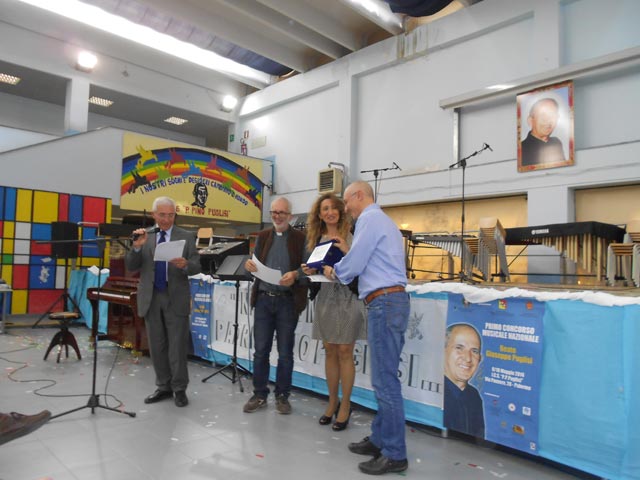 Maurizio Artale consegna i premi ai primi classificati