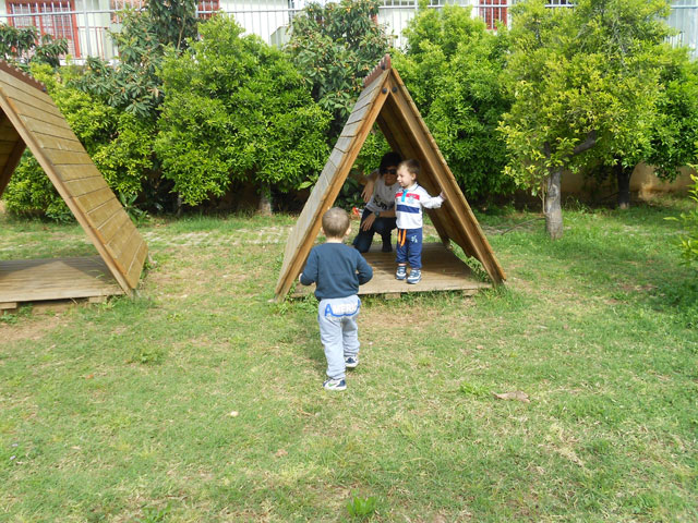 Mamme, bambini ed educaori al Parco Robinson