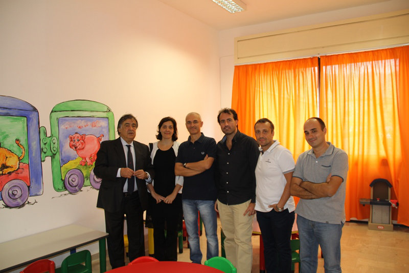 Nella foto: il Sindaco di Palermo, Leoluca Orlando; l'Assessore alla Famiglia, Agnese Ciulla; il presidente del Centro di Accoglienza Padre Nostro, Maurizio Artale; il presidente della II Circoscrizione, Antonio Tomaselli; il presidente dell'Ass. Immagininaria, Massimiliano Pipi; l'assistente sociale del Centro Padre Nostro, Domenico De Lisi