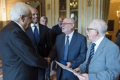 Il Presidente della Repubblica, On. Sergio Mattarella, riceve i fratelli Puglisi per la consegna della medaglia al Valor Civile. Presente anche il Ministro Angelino Alfano
