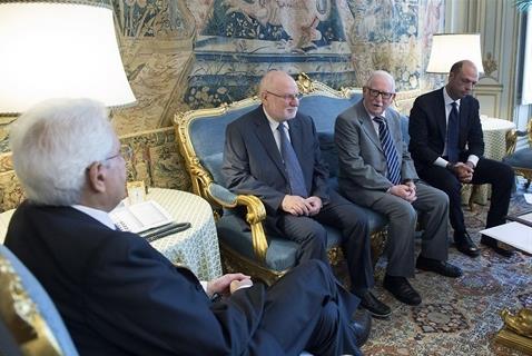 Il Presidente della Repubblica, On. Sergio Mattarella, riceve i fratelli Puglisi per la consegna della medaglia al Valor Civile. Presente anche il Ministro Angelino Alfano
