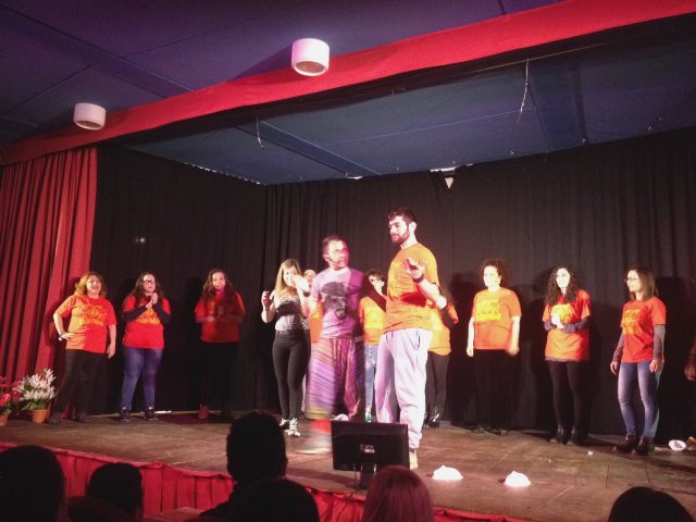 Il gruppo giovani-adolescenti si esibisce al Cineteatro Colosseum
