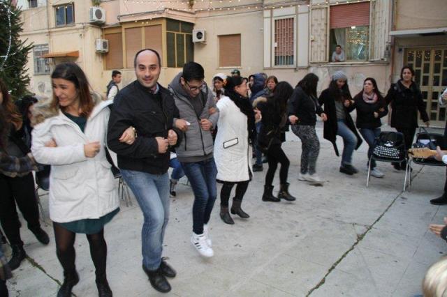 Natale in Casa Puglisi: la gente che balla...