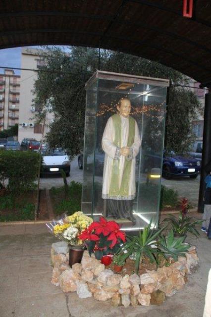 Natale in Casa Puglisi: la statua lignea a p.le Anita Garibaldi