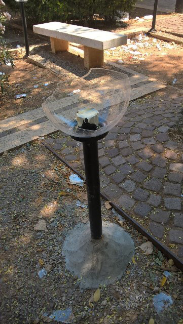 Atto vandalico a piazzale Anita Garibaldi