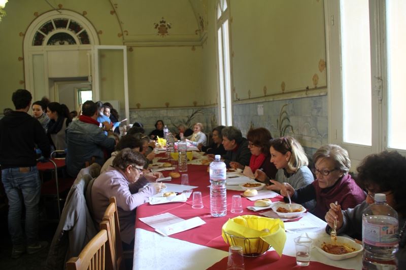 19 dicembre 2015. Momenti del pranzo di natale con le famiglie del territorio presso l'Educandato Maria Adelaide di Palermo