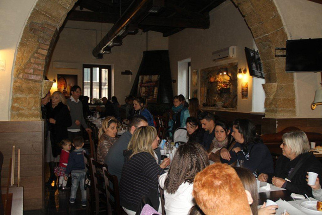 21 dicembre 2015. Momento di convivialit� con le famiglie del quartiere San Filippo Neri


