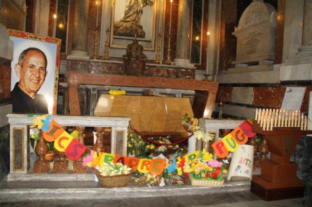 Tutti i fiori deposti sulla tomba del Beato Giuseppe Puglisi