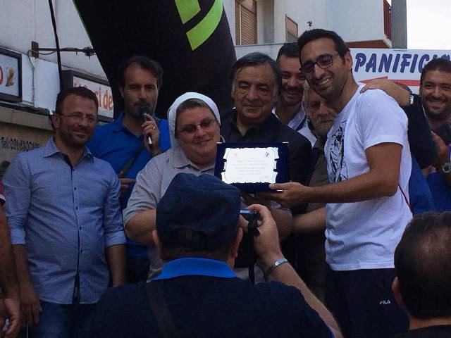 Assessore allo Sport Giuseppe Gini, Sindaco Leoluca Orlando, Presidente della Seconda Circoscrizione Antonio Tomaselli, Suor Cristina, Alfonso, Valeria Mandal�, Suor Agnes