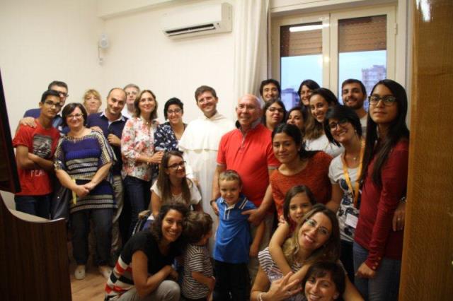 Foto di gruppo con Padre Sergio Catalano