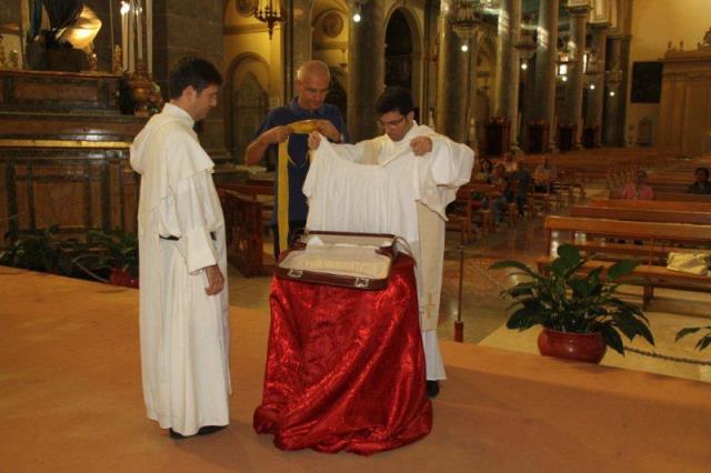 Alcuni momenti della consegna della Stola e della Cotta del Beato Giuseppe Puglisi al convento di San Domenico