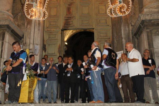 Poco prima della partenza della fiaccolata dalla parrocchia di Santa Maria della Piet�