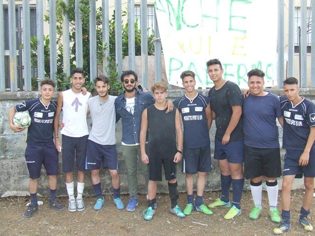 Formazione squadra categoria 16/18 anni del Centro di Accoglienza Padre Nostro