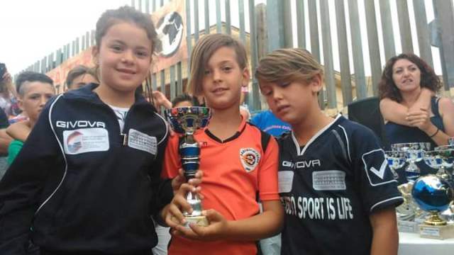 Premiazioni: la squadra categoria 10/12 anni del Centro di Accoglienza Padre Nostro si classifica al terzo posto
