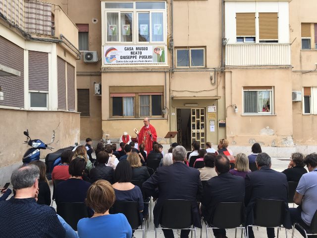 Mons. Luciano Giovannetti durante la Celebrazione Eucaristica a piazzale Anita Garibaldi